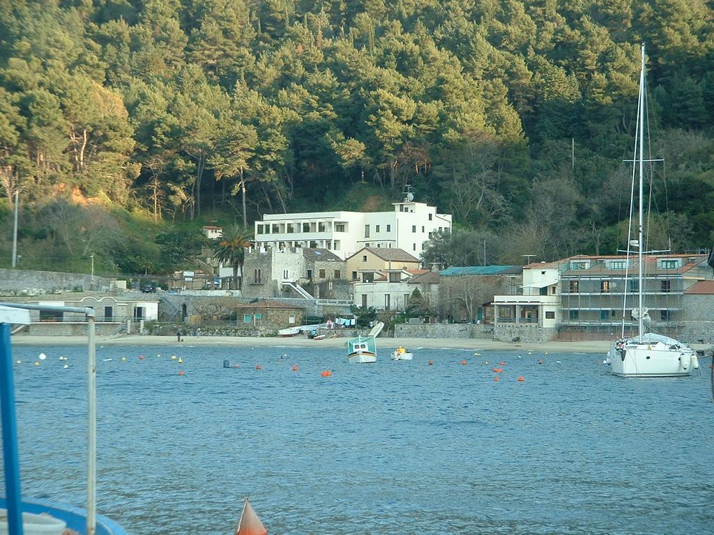 فيلا L'Antica Torre Del Porto بالينورو المظهر الخارجي الصورة