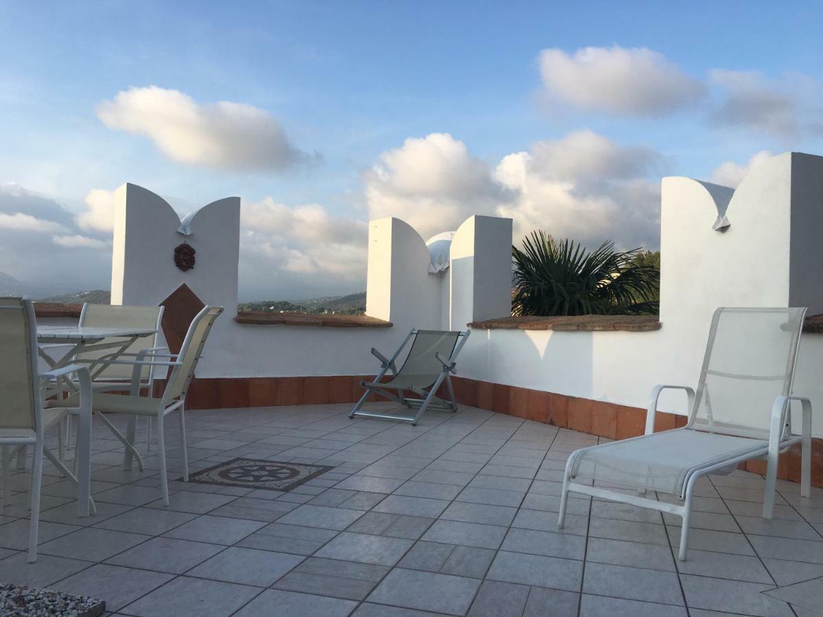 فيلا L'Antica Torre Del Porto بالينورو المظهر الخارجي الصورة